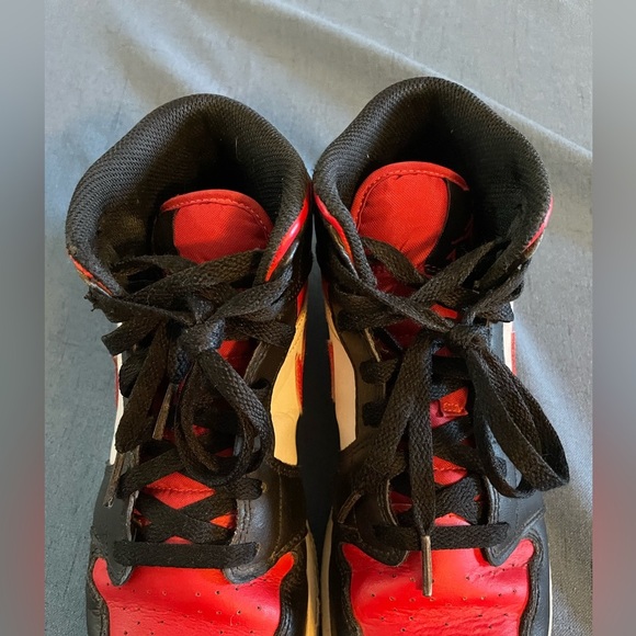 Jordan 1 Retro High OG, Size 6.5Y, EUC - Picture 9 of 9